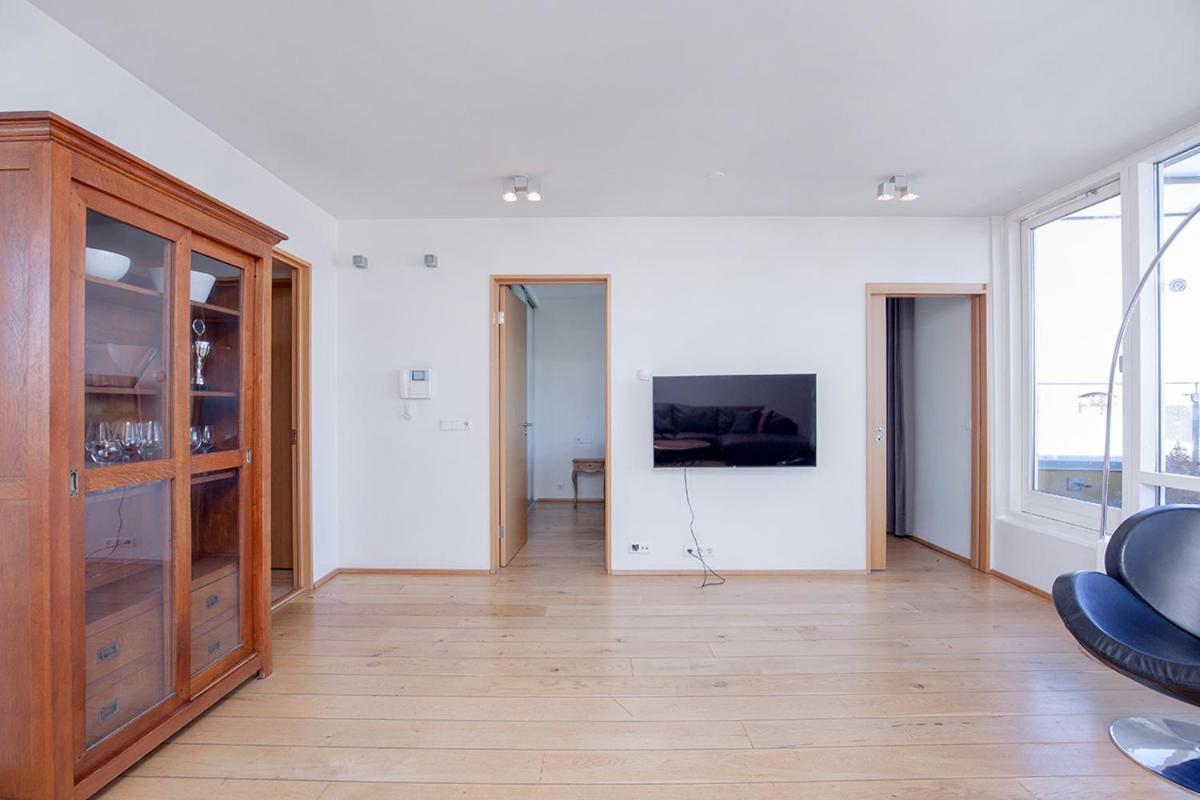 Penthouse Apartment With Panasonic Mountain View Reykjavík Exterior photo